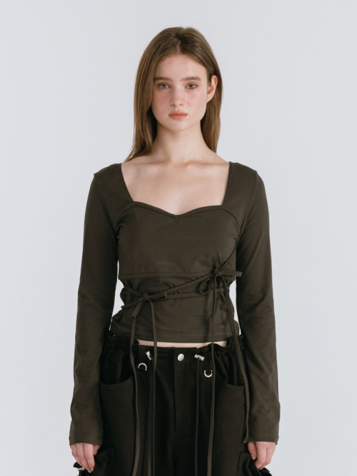 RIBBON HEART NECK T-SHIRT / CHARCOAL