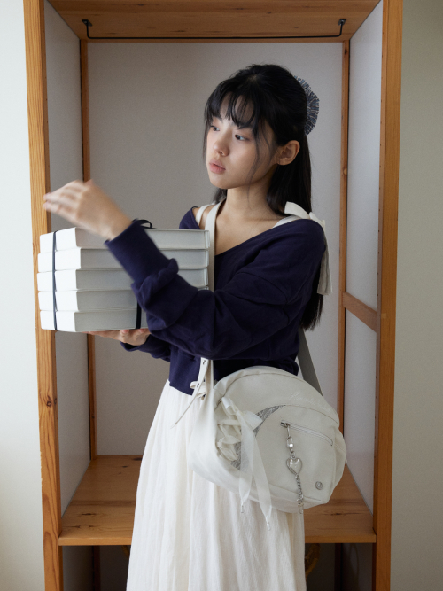 Romantique sneaker crossbody bag_ivory
