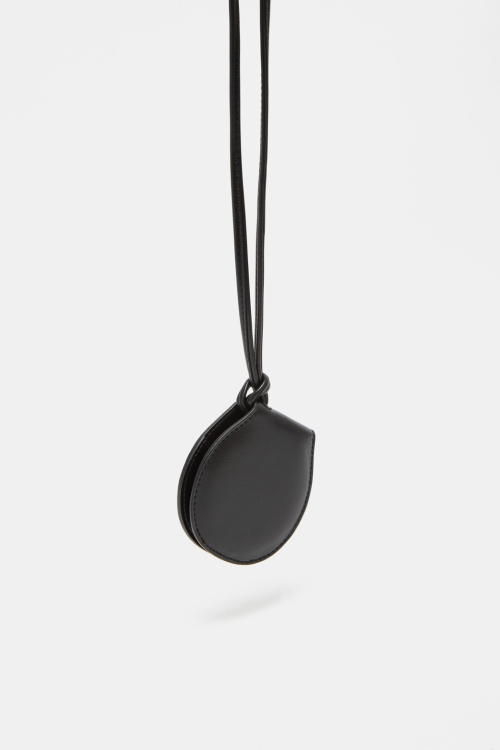 Billo Mirror Brush Charm_RCAEX25647BKX