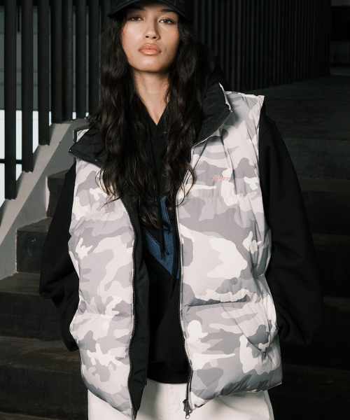 CURVE LINE COLLARED DOWN PUFFER SKY BLUE