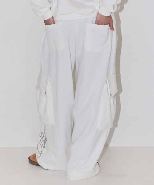 스터드 카고 스웻 팬츠 화이트