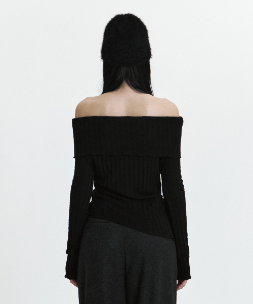 C ASYMMETRIC OFF-SHOULDER KNIT TOP_BLACK