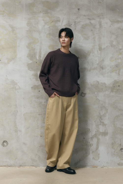 세미 크롭 니트 라운드 넥 풀오버 브라운