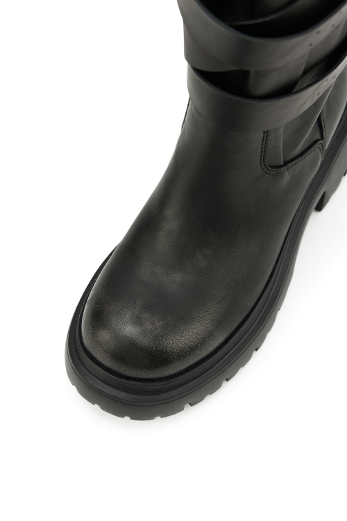 WILD BUCKLE BOOTS IN BLACK