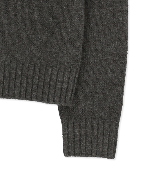 MATIN BUTTON POINT HENLEY NECK LOGO KNIT TOP IN CHARCOAL
