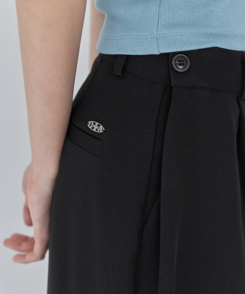 ONE-TUCK SIDE BUTTON WIDE SLACKS, BLACK
