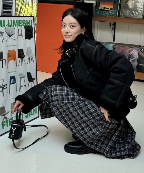 시어링 하이넥 아이렛 버클 포인트 레더라인 스웨이드 무스탕 [블랙]