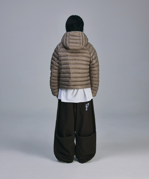 백 캥거루 절개 치노 팬츠[차콜]