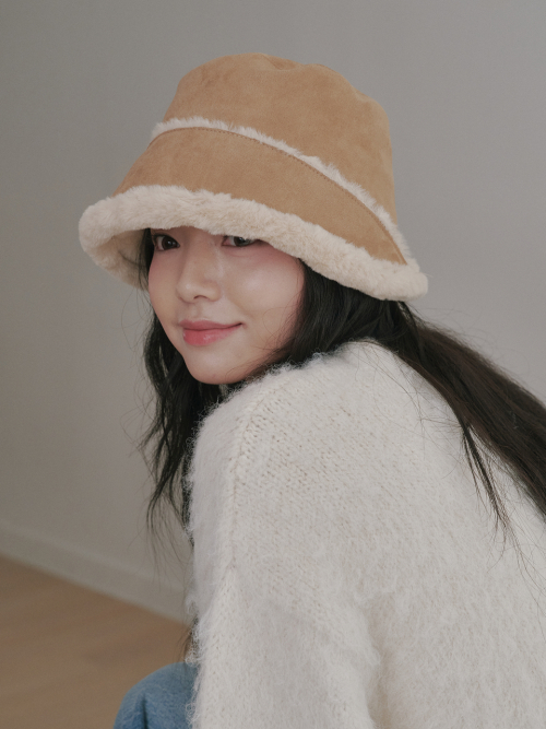 Moon Suede Bonnet Hat (Beige)