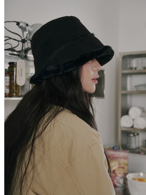 Moon Suede Bonnet Hat (Black)