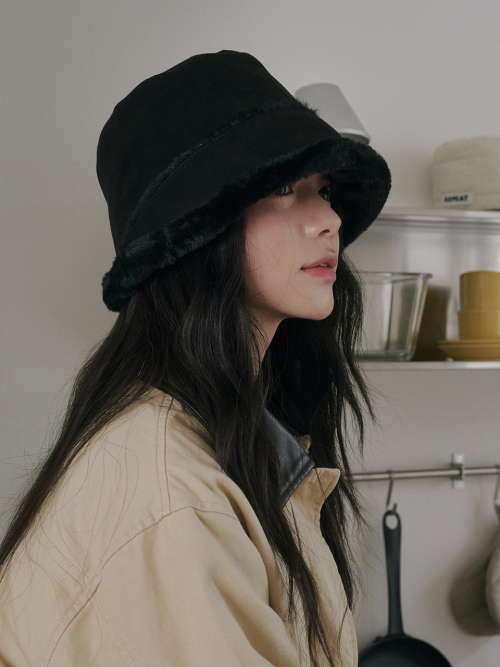 Moon Suede Bonnet Hat (Black)