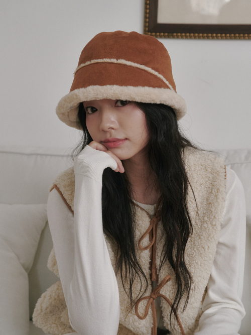 Moon Suede Bonnet Hat (Camel)