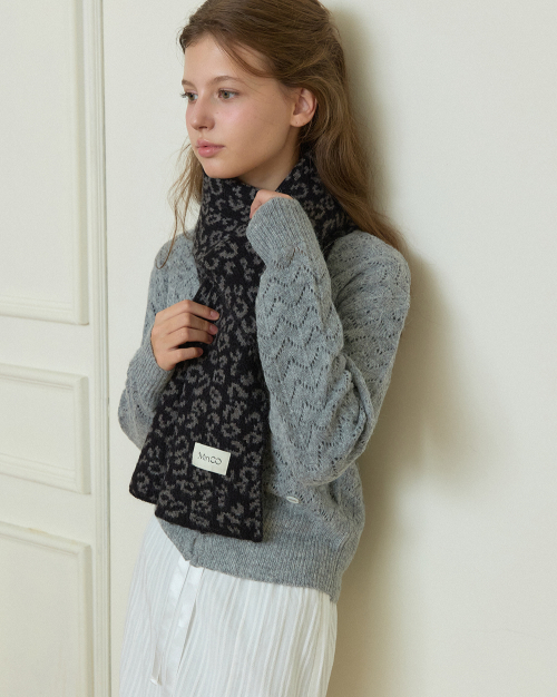 Leopard muffler (black charcoal)