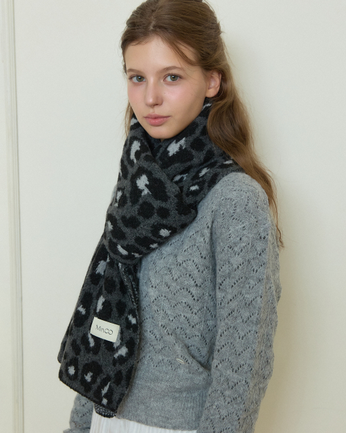 Wide Leopard muffler (charcoal)