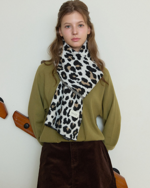 Wide Leopard muffler (ivory)