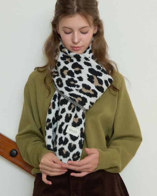 Wide Leopard muffler (ivory)