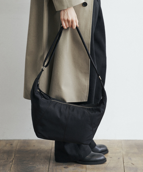 SLING BAG LARGE NYLON_2COLORS