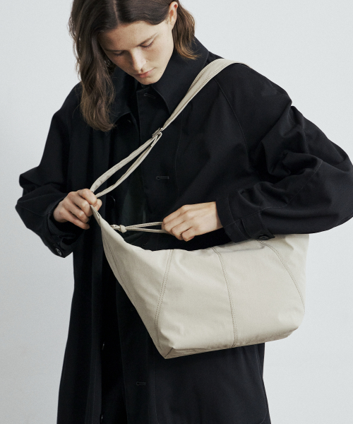 SLING BAG LARGE NYLON_2COLORS