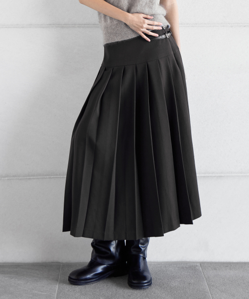 LOGO PATCHED BUCKLE PLEATS SKIRT, GREY