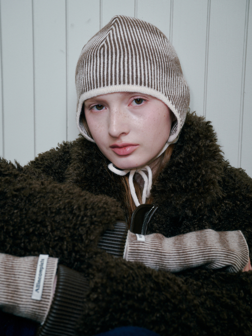 Moire Wave Earflap Beanie (Brown)