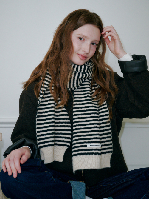 Candy Stripe Knit Muffler (Ivory & Black)