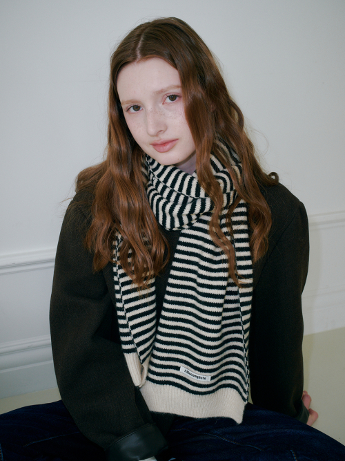 Candy Stripe Knit Muffler (Ivory & Black)