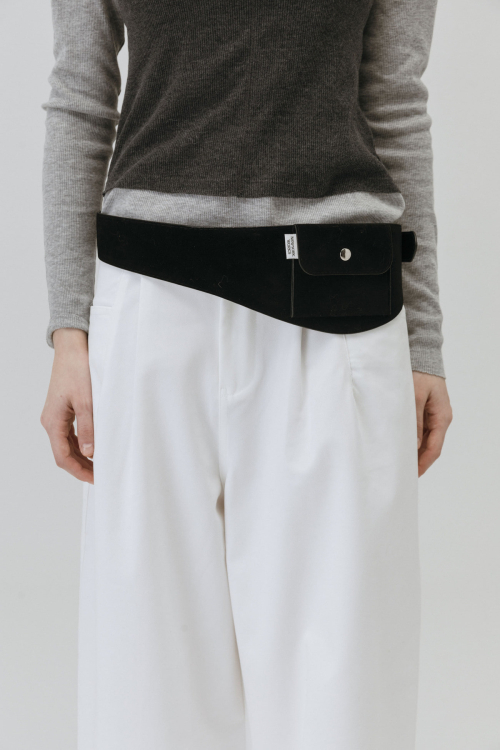 SUEDE POCKET BELT BAG_BLACK