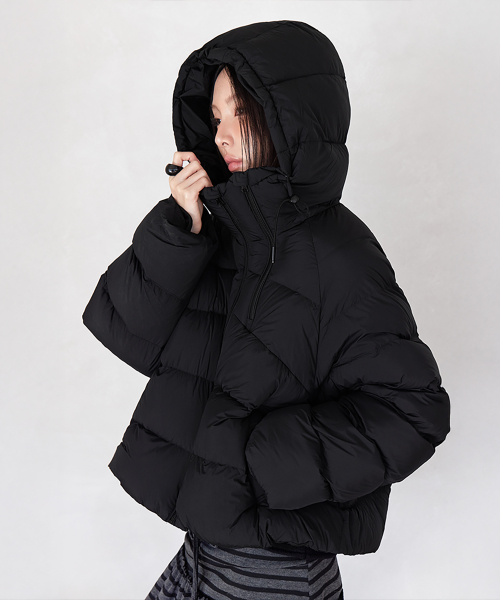 HOODED DUCK DOWN CROPPED PUFFER JACKET, BLACK