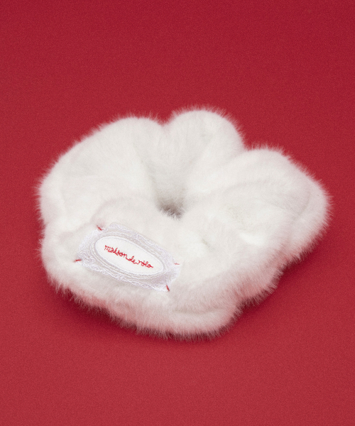 LACE LABEL FUR SCRUNCHIE WHITE