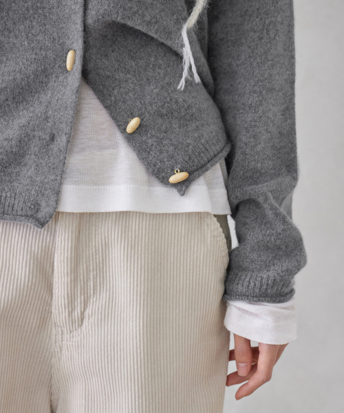 WOOL BLENDED OVAL BUTTON CREW-NECK CARDIGAN, GREY