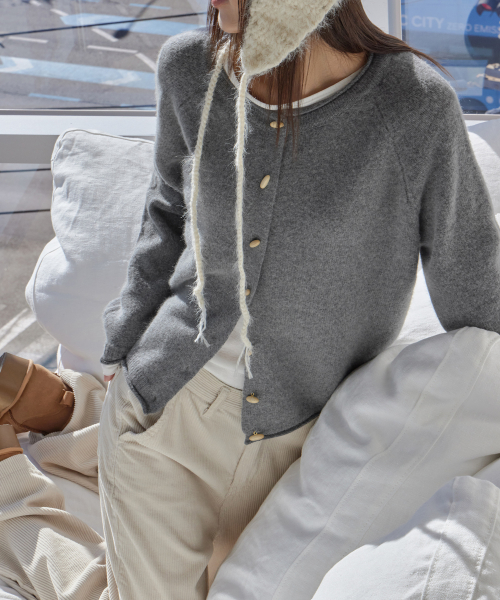 WOOL BLENDED OVAL BUTTON CREW-NECK CARDIGAN, GREY