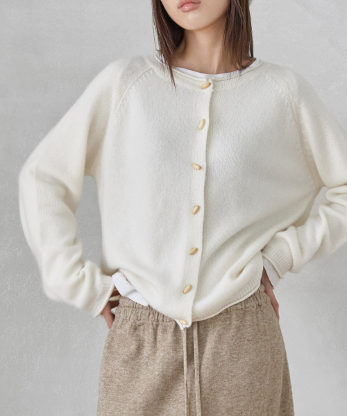 WOOL BLENDED OVAL BUTTON CREW-NECK CARDIGAN, IVORY