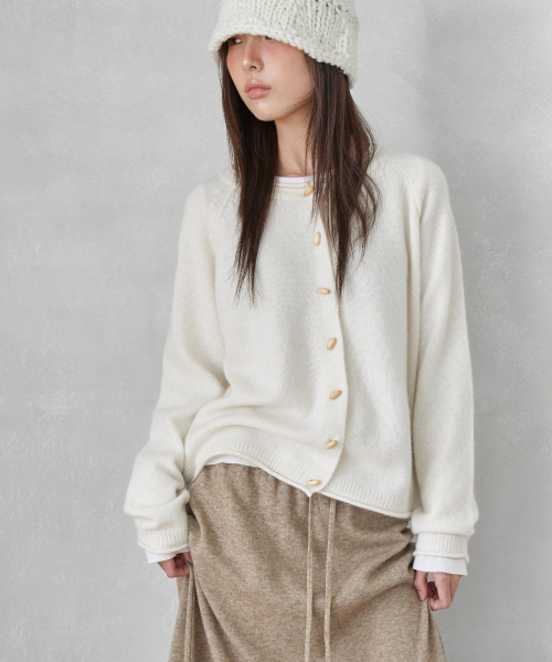 WOOL BLENDED OVAL BUTTON CREW-NECK CARDIGAN, IVORY