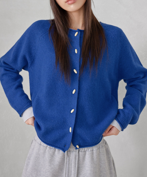 WOOL BLENDED OVAL BUTTON CREW-NECK CARDIGAN, BLUE