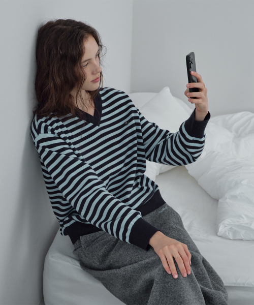 V-Neck Stripe Knit JZKT721C