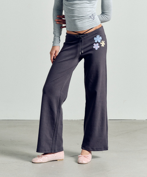 FLOWER APPLIQUE BOOTCUT PANTS CHARCOAL
