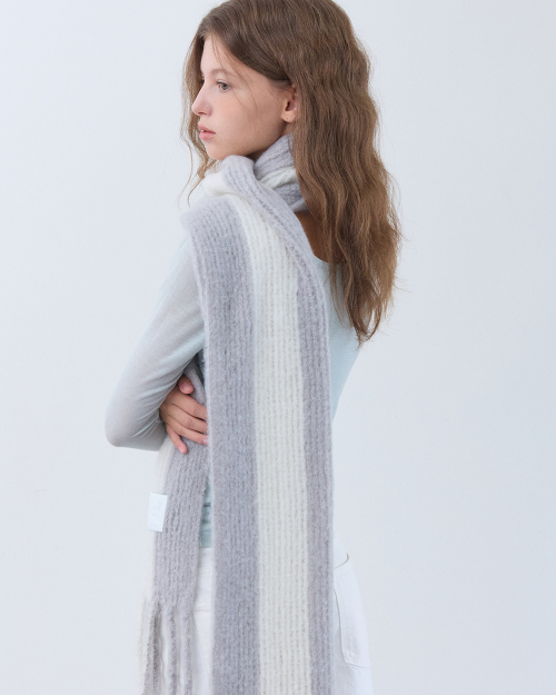 Rolling stripe knit muffler (gray ivory)