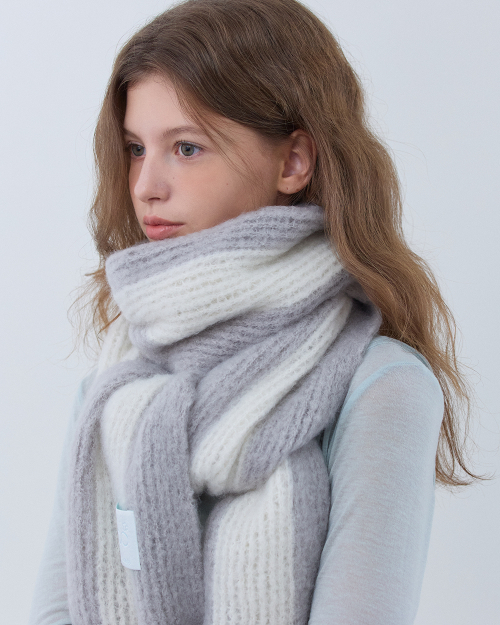 Rolling stripe knit muffler (gray ivory)