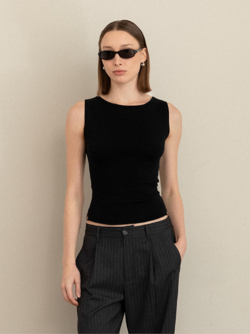 G KNIT SLIT SLEEVELESS TOP (BLACK)