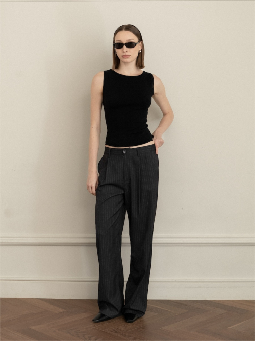 G KNIT SLIT SLEEVELESS TOP (BLACK)