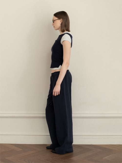 G KNIT SLIT SLEEVELESS TOP (NAVY)