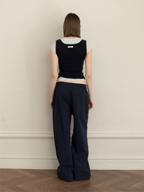 G KNIT SLIT SLEEVELESS TOP (NAVY)
