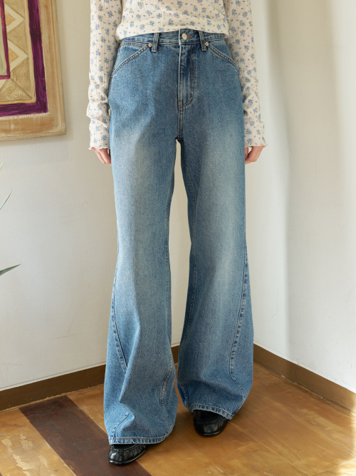 Non Fade Wide Boot Cut Denim Pants MU2611DN501V