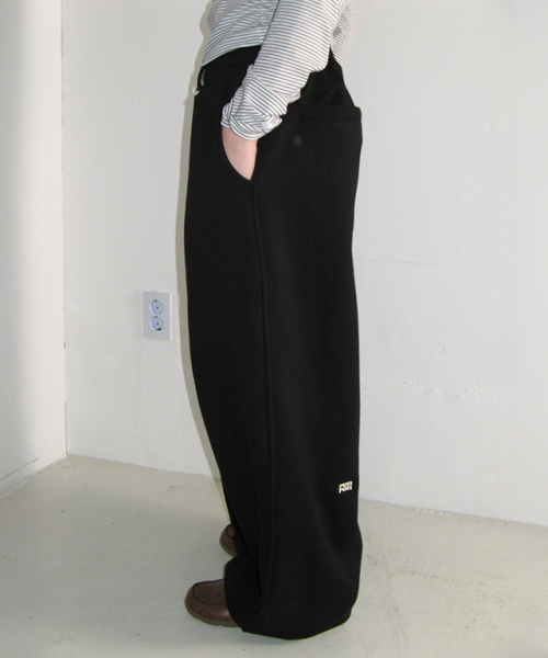 SUBTLE LOGO WIDE SWEAT PANTS BLACK