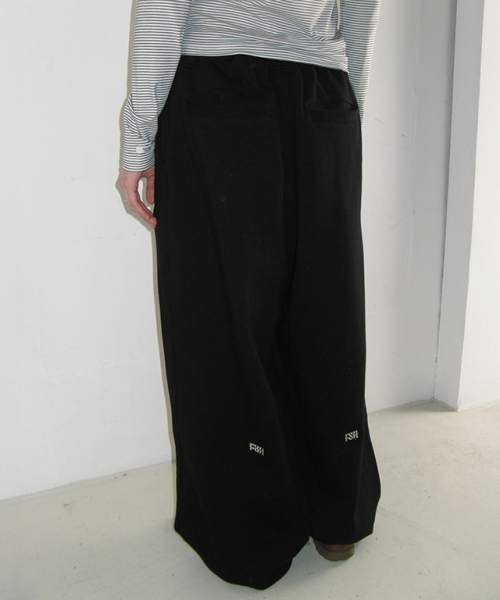SUBTLE LOGO WIDE SWEAT PANTS BLACK