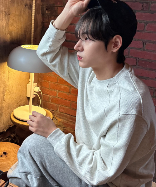 Diagonal oversized fit oatmeal sweatshirt