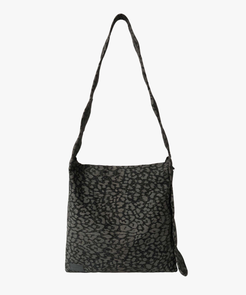 SPOTTIE PEANUT BAG IN BLACK