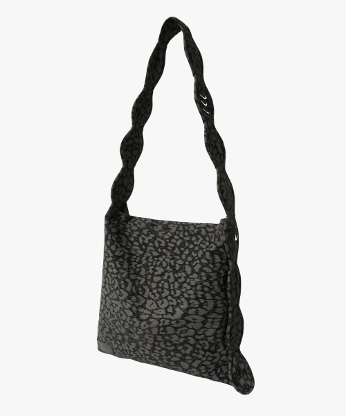 SPOTTIE PEANUT BAG IN BLACK