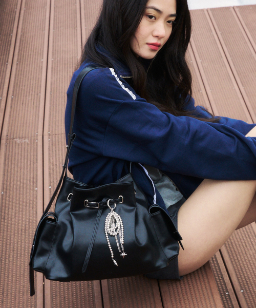 밀라 벨티드 버킷백 레더 2color