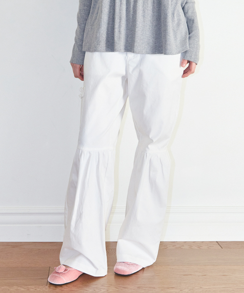 SHIRRING BOOTCUT PANTS WHITE